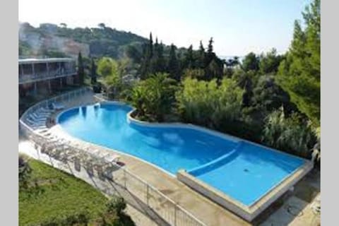 Les terrasses du Liouquet T2, piscine , parking , mer à 150 m Apartment in La Ciotat