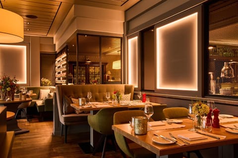 Restaurant/places to eat, Food and drinks