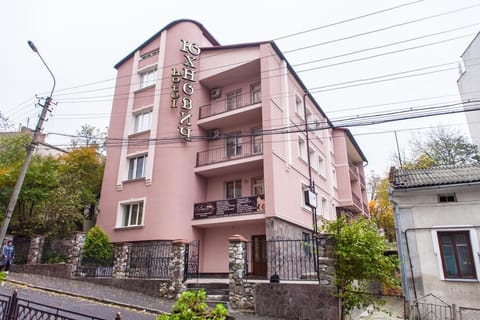 Facade/entrance