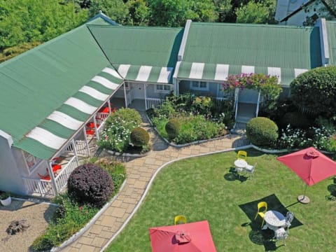 Property building, Day, Natural landscape, Bird's eye view, Garden, Garden view