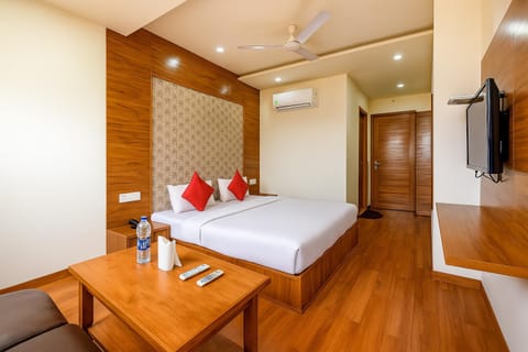 Bed, TV and multimedia, Bedroom
