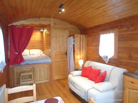 Bed, Living room, Photo of the whole room, Bedroom