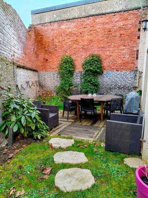 Patio, Garden, Dining area