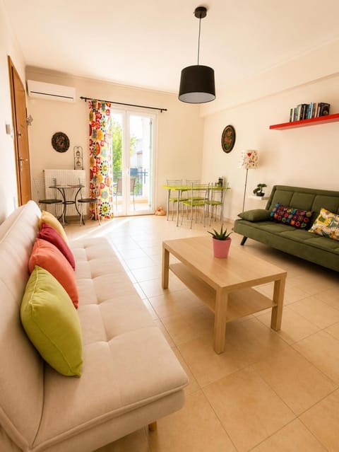 Living room, Photo of the whole room, Seating area, Dining area, Bedroom
