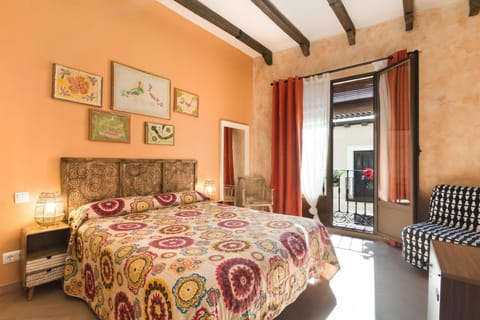 Photo of the whole room, City view