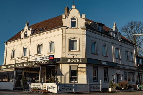 Property building, Restaurant/places to eat