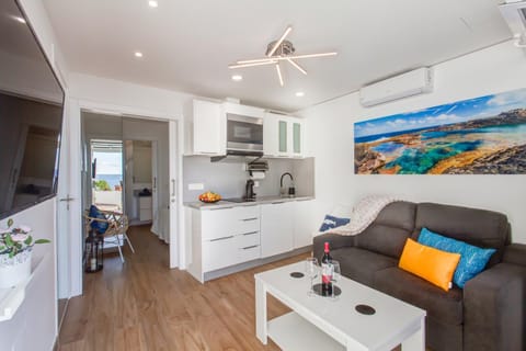 Kitchen or kitchenette, Living room, Seating area