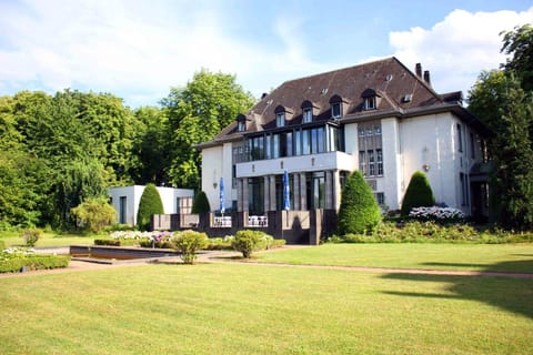 Property building, Natural landscape, Garden, Garden view