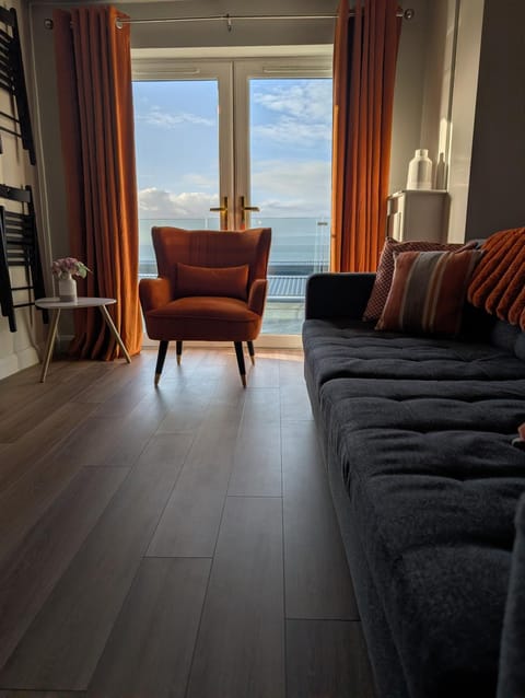 In the heart of Portrush - Balcony with Sea Views Apartment in Portrush