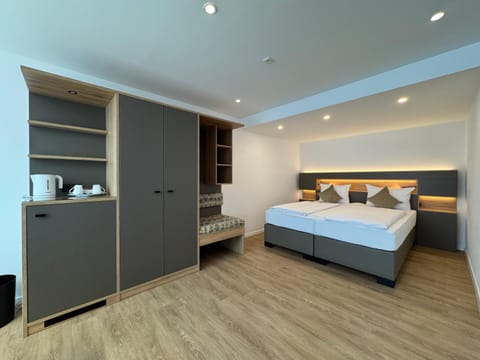 Coffee/tea facilities, Bedroom, safe, wardrobe