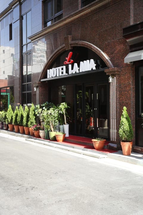 Property building, Facade/entrance, Decorative detail