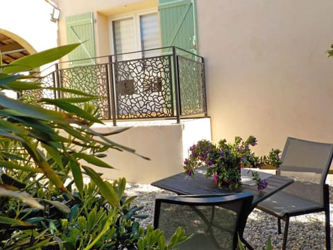 Patio, Garden view