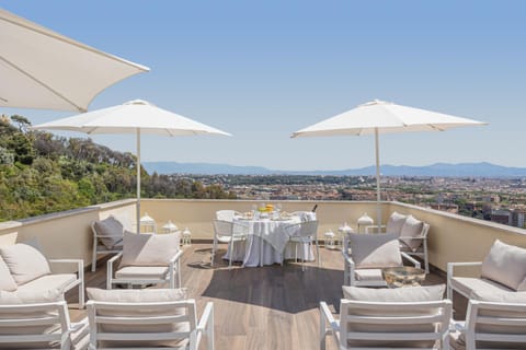 Patio, Natural landscape, View (from property/room), Balcony/Terrace, Living room, Seating area, Mountain view