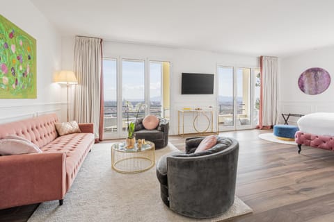 TV and multimedia, Living room, Photo of the whole room, Seating area