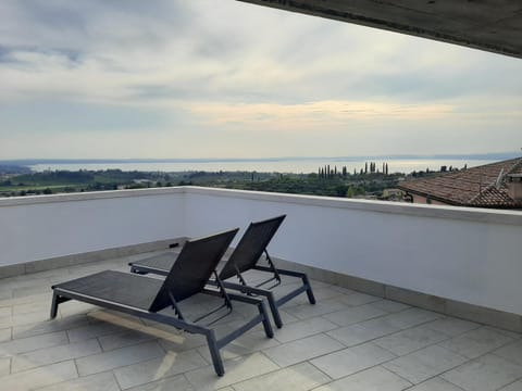 Panoramic Suite Apartment in Cavaion Veronese