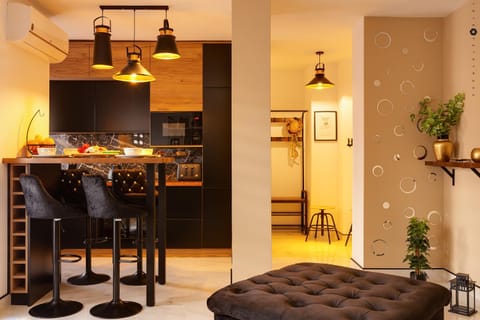 Kitchen or kitchenette, Living room, Seating area, Dining area