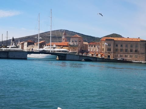 Nearby landmark, Neighbourhood, Other