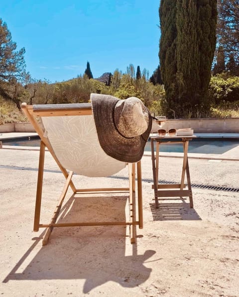 Swimming pool, sunbed