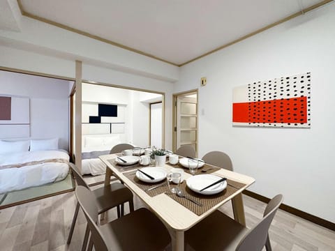 Bed, Dining area, Bedroom