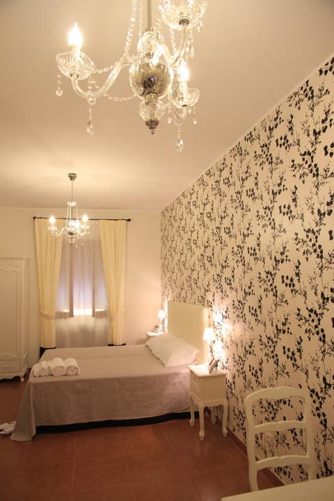 Photo of the whole room, Decorative detail