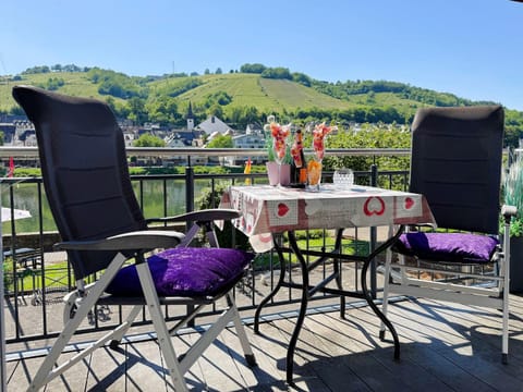 Natural landscape, View (from property/room), Balcony/Terrace, Seating area, Dining area