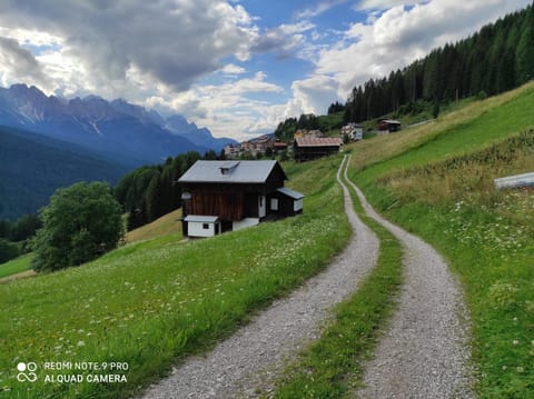 B&B antico tabià dolomitico Bed and Breakfast in Friuli-Venezia Giulia