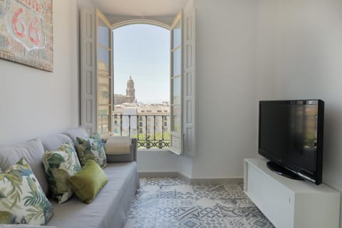 TV and multimedia, View (from property/room), Balcony/Terrace, Living room, Seating area