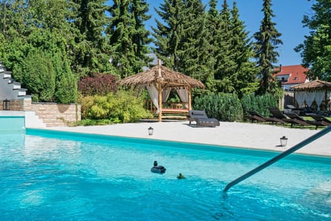 Swimming pool, Swimming pool