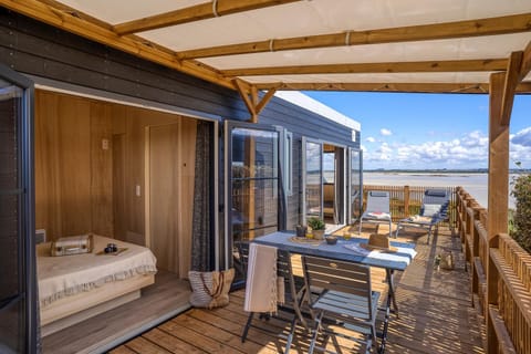 View (from property/room), Balcony/Terrace