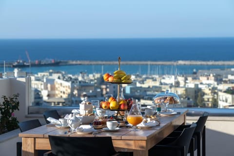 View (from property/room), Balcony/Terrace, City view, Sea view