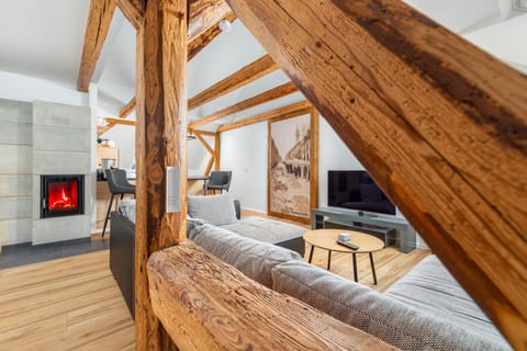 Communal lounge/ TV room, TV and multimedia, Living room