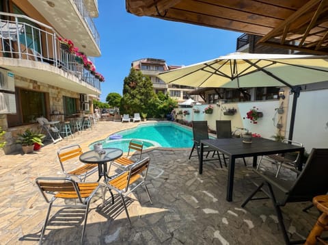 Day, Coffee/tea facilities, Lounge or bar, Pool view, Swimming pool