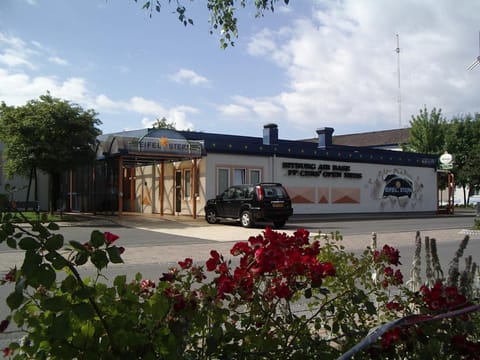 Facade/entrance