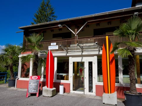 Facade/entrance