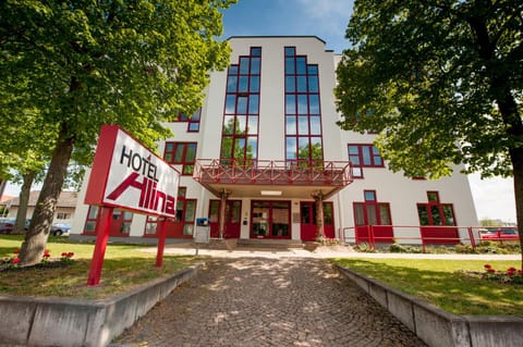 Property building, Facade/entrance, Day