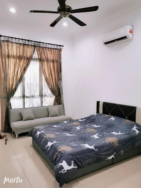 Bed, Photo of the whole room