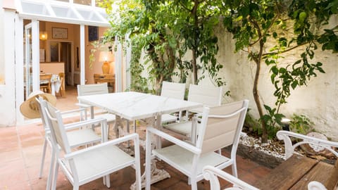Patio, Day, Garden, View (from property/room), Balcony/Terrace, Living room, Seating area, Dining area, Garden view