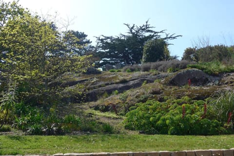 Belle villa 4 étoiles avec jardin, WIFI à 600m de la plage à TREGASTEL - Ref 137 Villa in Trégastel