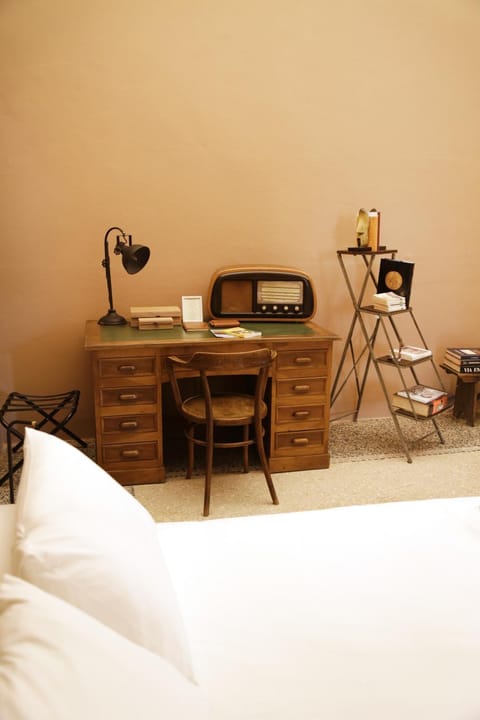 Photo of the whole room, Decorative detail