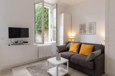 Living room, Bedroom