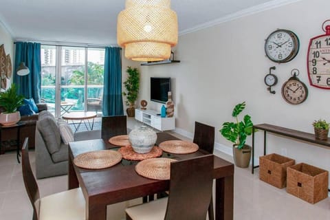 Living room, Dining area