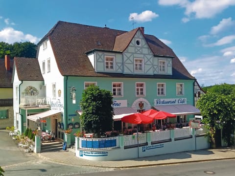 Property building, Restaurant/places to eat, Breakfast