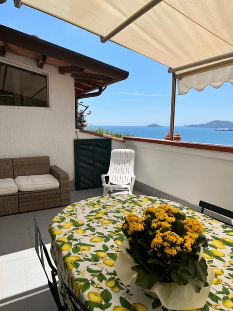 Azzurra, Tellaro House in Tellaro