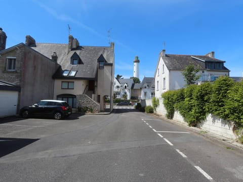 Appartement T2 à Bénodet, refait à neuf, balcon, plage à pied, parking, classé 2 étoiles - FR-1-481-64 Apartment in Bénodet