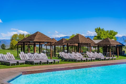 Balcony/Terrace, Mountain view, Pool view, Swimming pool, sunbed