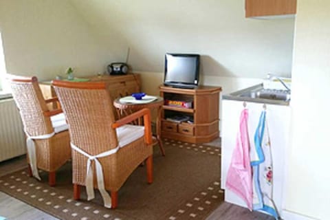 TV and multimedia, Seating area, Dining area