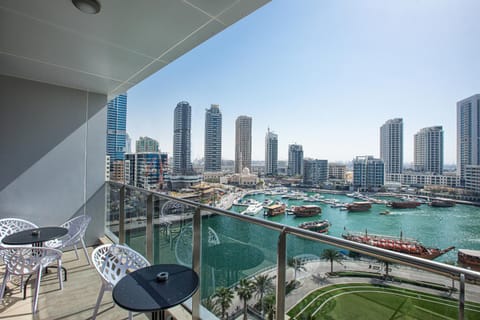 Balcony/Terrace, City view, Pool view, River view