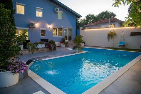 Property building, Pool view, Swimming pool