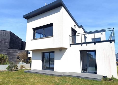 Maison neuve Vue Mer 4 étoiles avec SAUNA à 150m de la plage à PLEUMEUR-BODOU - Ref 242 Villa in Brittany