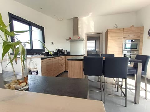 Maison neuve Vue Mer 4 étoiles avec SAUNA à 150m de la plage à PLEUMEUR-BODOU - Ref 242 Villa in Brittany